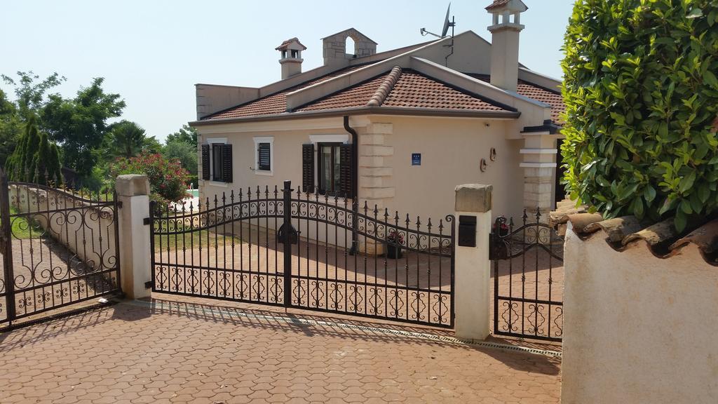 Villa Parenzo Porec Exterior photo